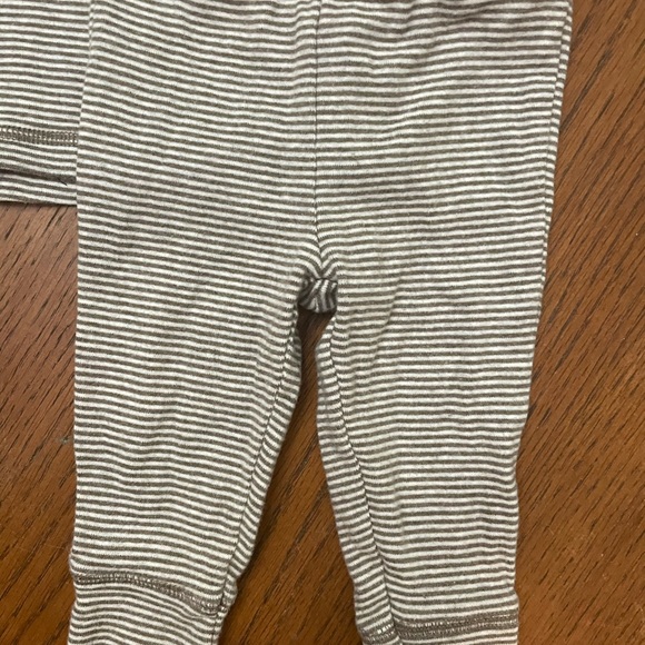 Carters Elephant 2 piece set 6m - Picture 3 of 4